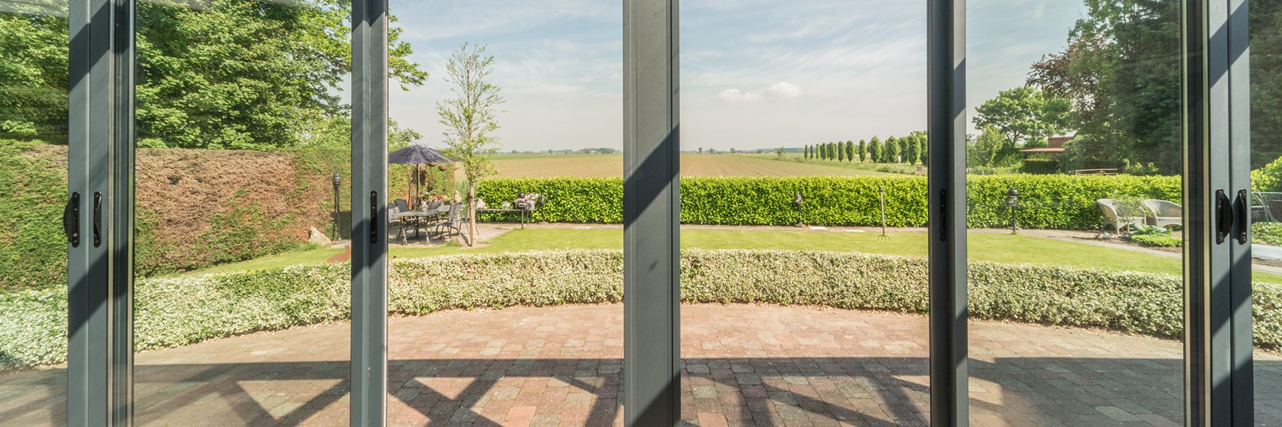 aluminium-tuinkamer-met-glas-11zon
