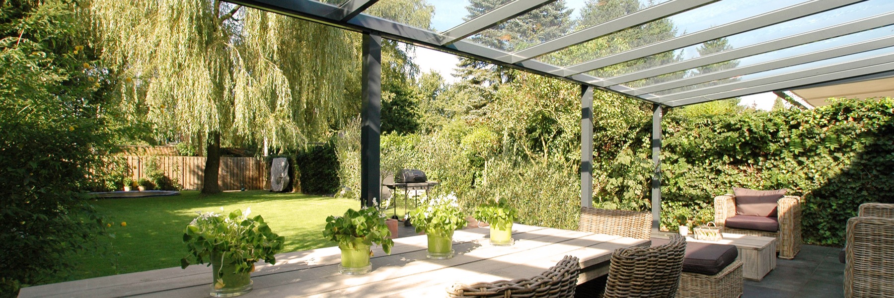 Antracieten overkapping tuin