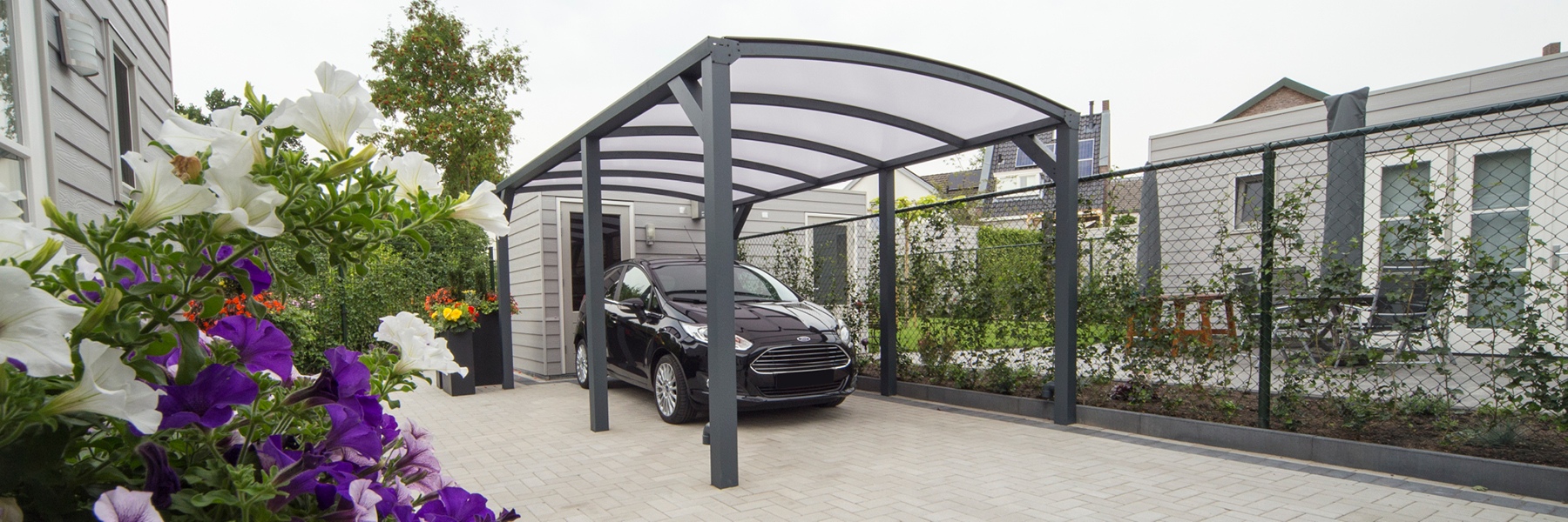 carports-gebogen met auto