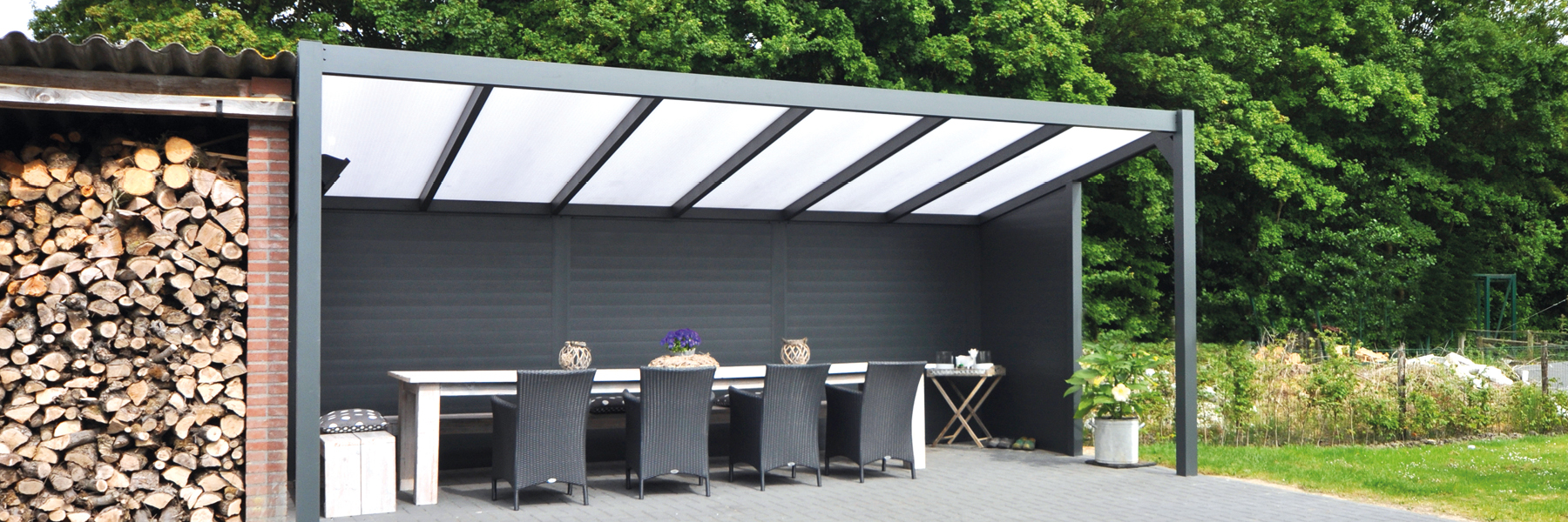 Veranda Lounge