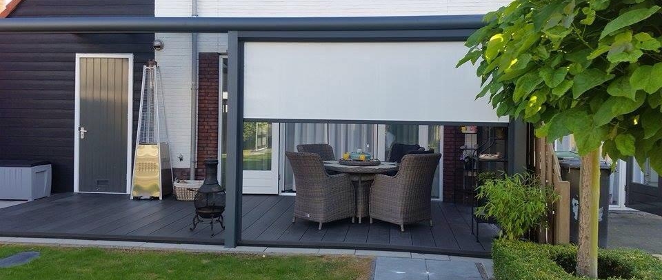 Veranda aan huis met zonwering